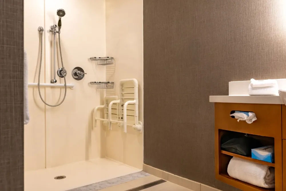 Salle de bain pmr à Romorantin-Lanthenay
